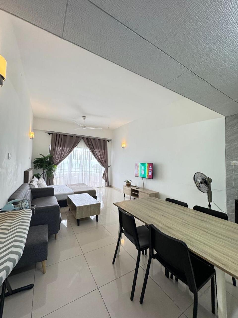 Rumah Berangin At The Regency Sea View